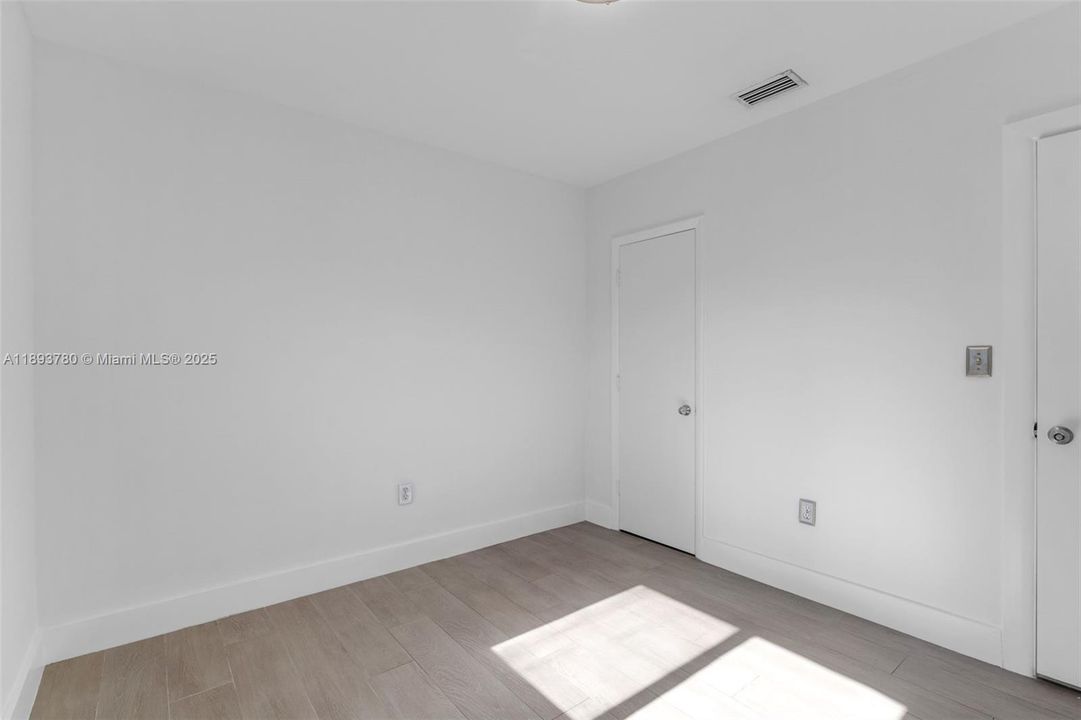 Active With Contract: $4,500 (3 beds, 2 baths, 1488 Square Feet)