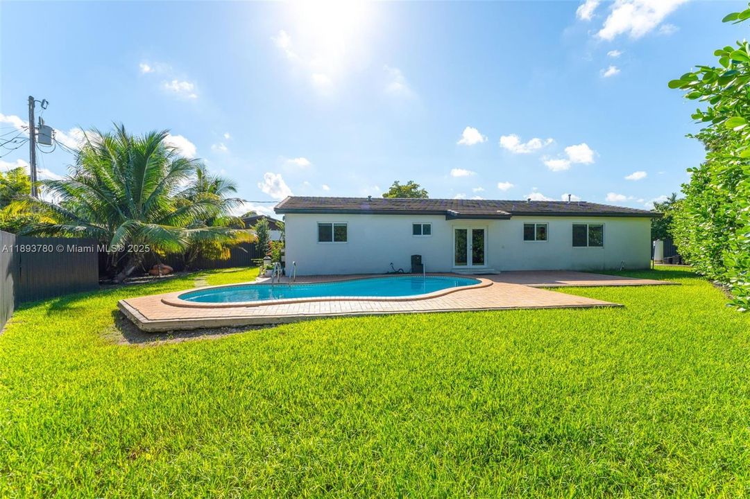 Active With Contract: $4,500 (3 beds, 2 baths, 1488 Square Feet)