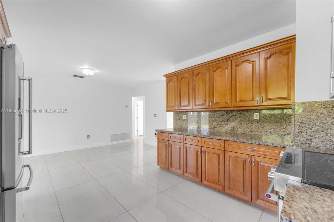 Active With Contract: $4,500 (3 beds, 2 baths, 1488 Square Feet)