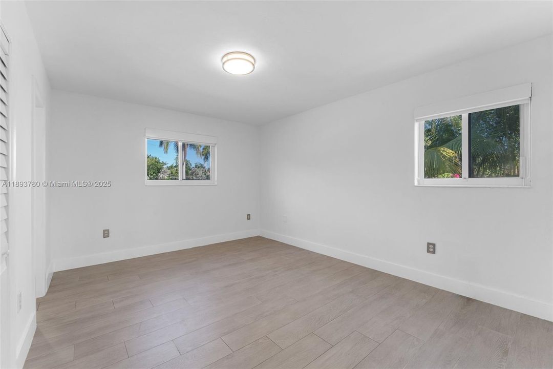 Active With Contract: $4,500 (3 beds, 2 baths, 1488 Square Feet)