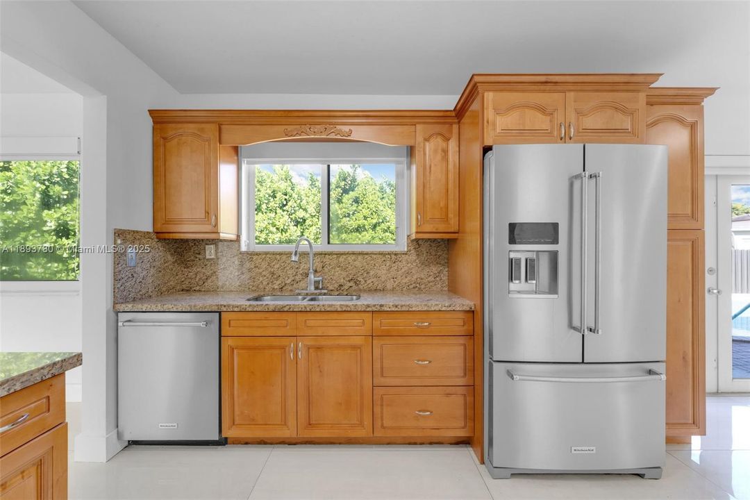 Active With Contract: $4,500 (3 beds, 2 baths, 1488 Square Feet)