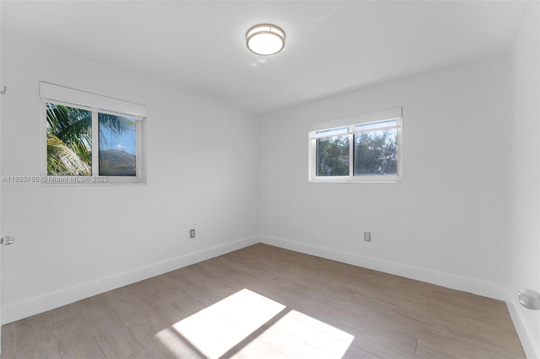 Active With Contract: $4,500 (3 beds, 2 baths, 1488 Square Feet)