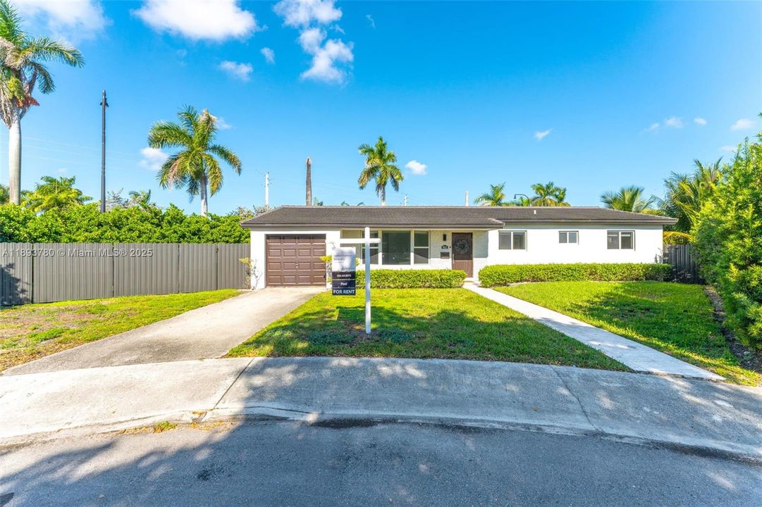 Active With Contract: $4,500 (3 beds, 2 baths, 1488 Square Feet)