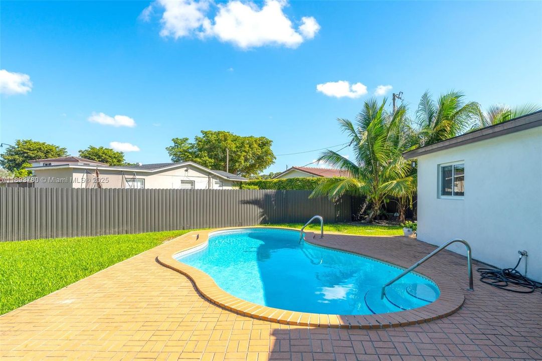 Active With Contract: $4,500 (3 beds, 2 baths, 1488 Square Feet)