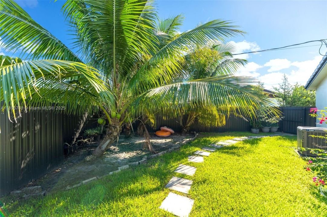 Active With Contract: $4,500 (3 beds, 2 baths, 1488 Square Feet)