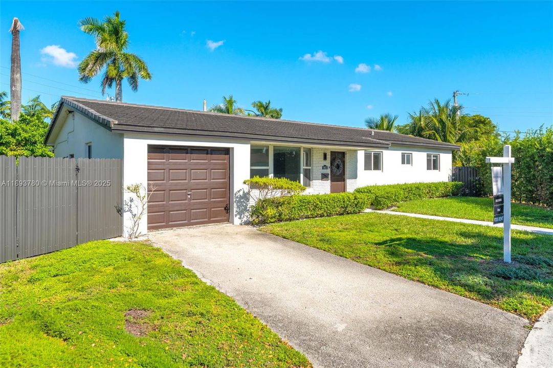 Active With Contract: $4,500 (3 beds, 2 baths, 1488 Square Feet)