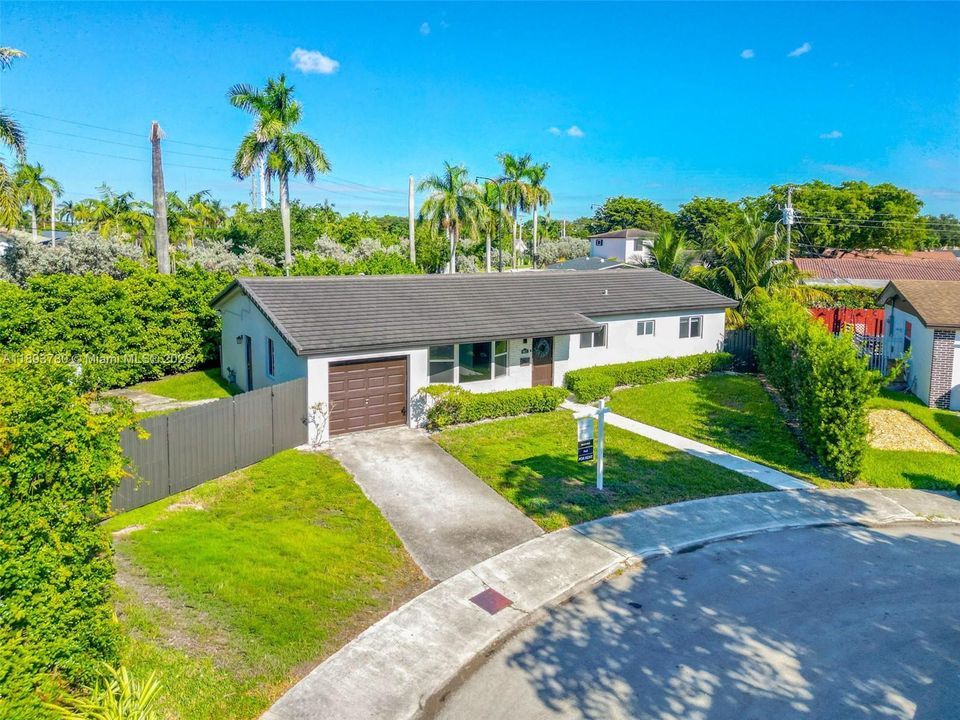 Active With Contract: $4,500 (3 beds, 2 baths, 1488 Square Feet)