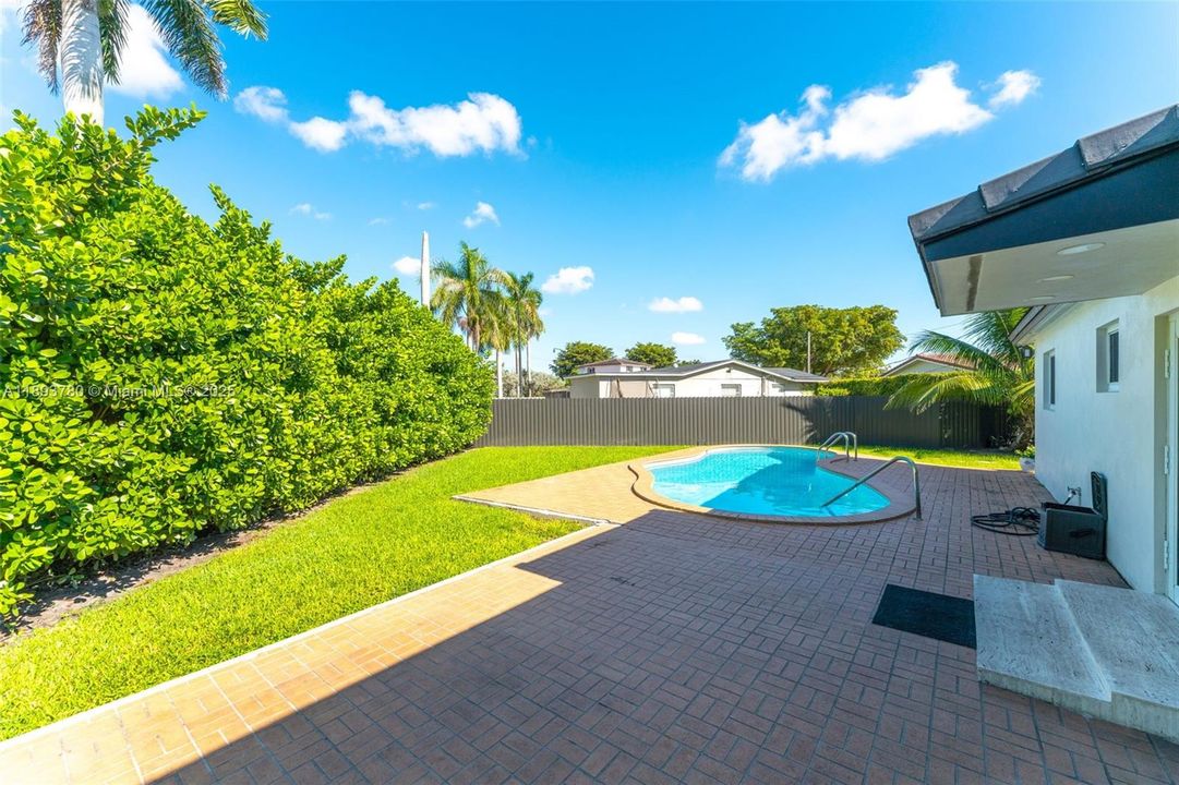 Active With Contract: $4,500 (3 beds, 2 baths, 1488 Square Feet)