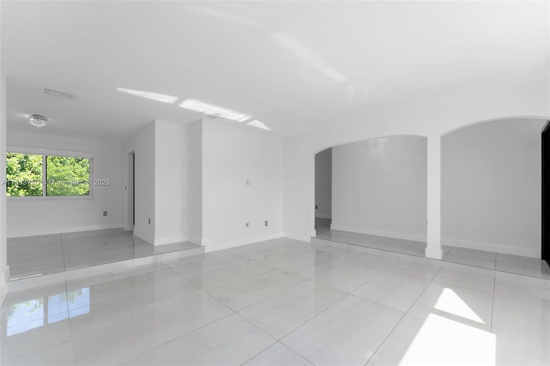 Active With Contract: $4,500 (3 beds, 2 baths, 1488 Square Feet)