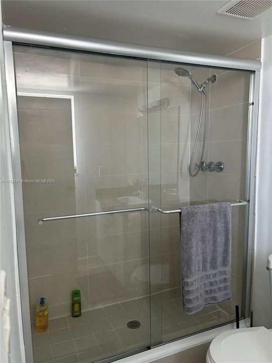 Master Bedroom - Full Bathroom