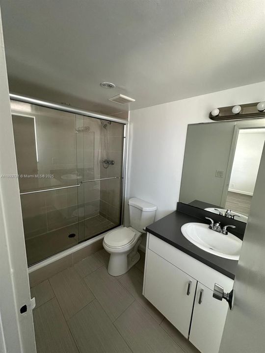 Master Bedroom Full Bathroom