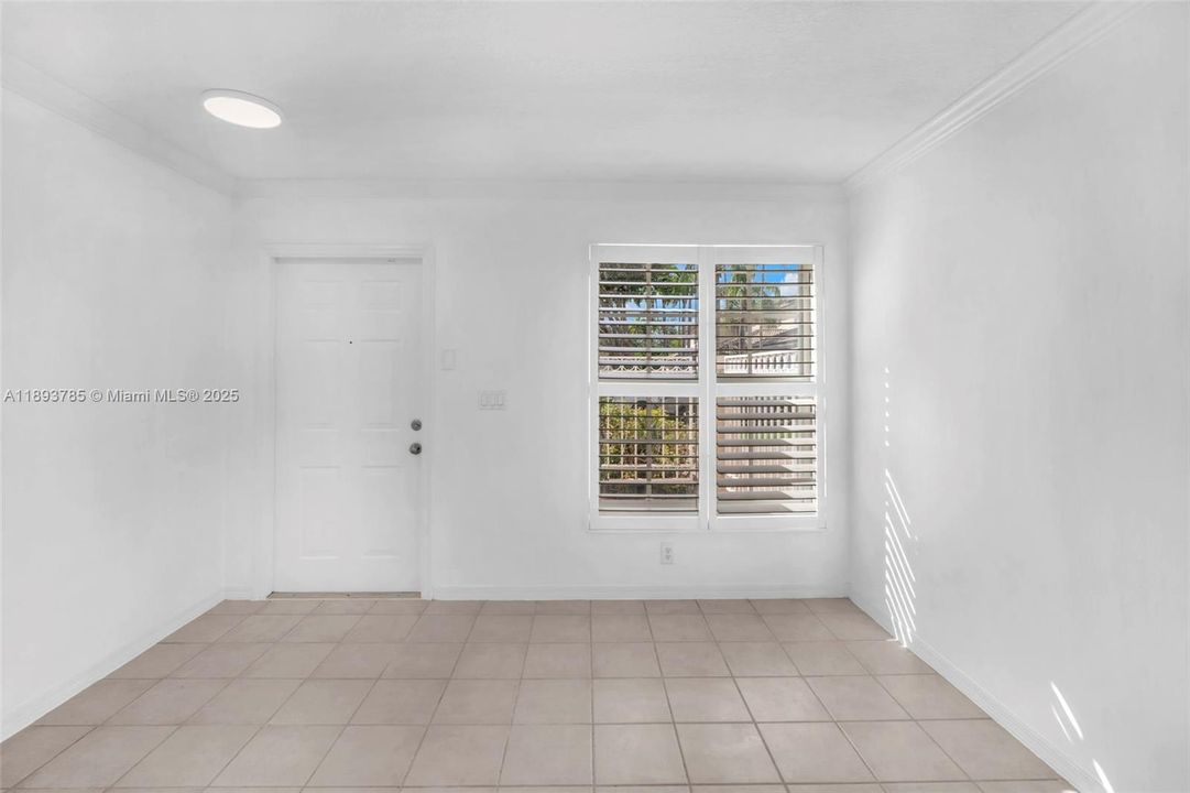 Entrance living room.