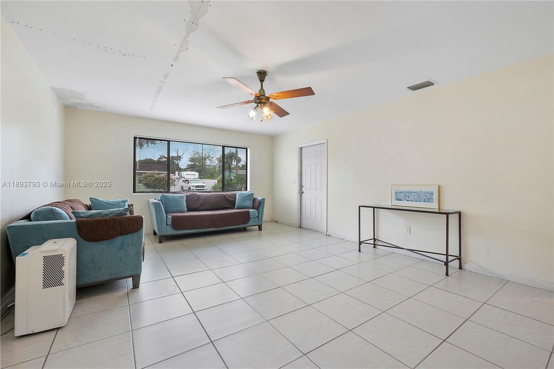 Activo con contrato: $440,000 (3 camas, 2 baños, 1284 Pies cuadrados)