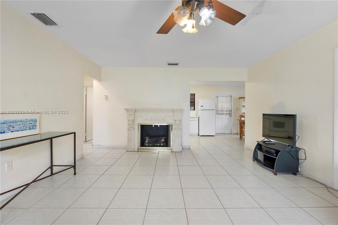 Activo con contrato: $440,000 (3 camas, 2 baños, 1284 Pies cuadrados)