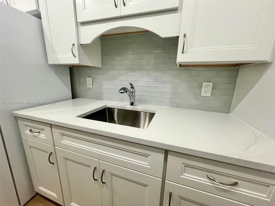 На продажу: $211,500 (0 спален, 1 ванн, 510 Квадратных фут)