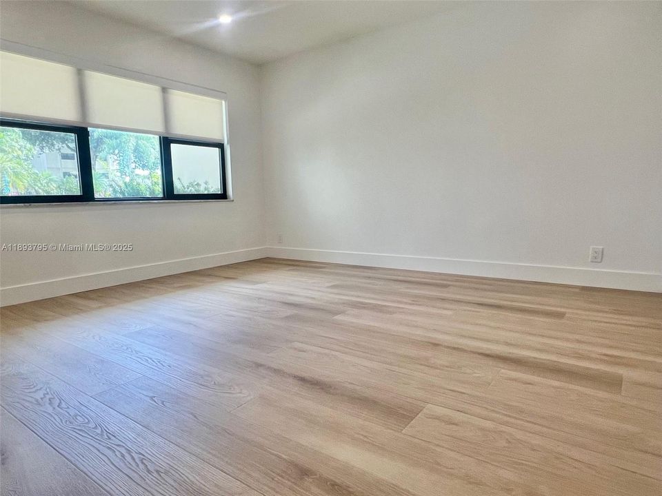 На продажу: $211,500 (0 спален, 1 ванн, 510 Квадратных фут)