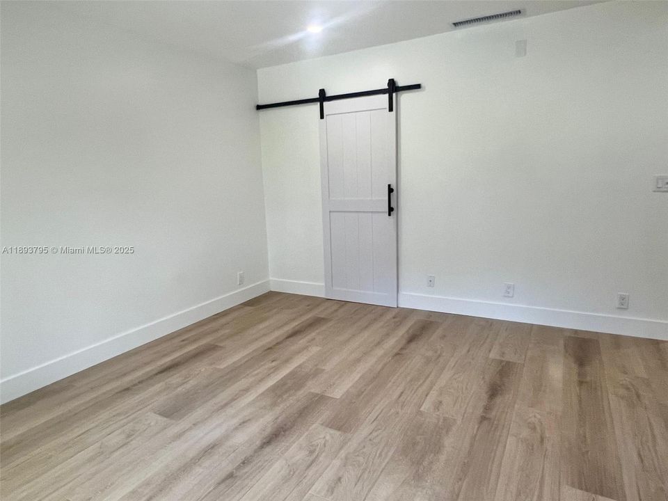 На продажу: $211,500 (0 спален, 1 ванн, 510 Квадратных фут)