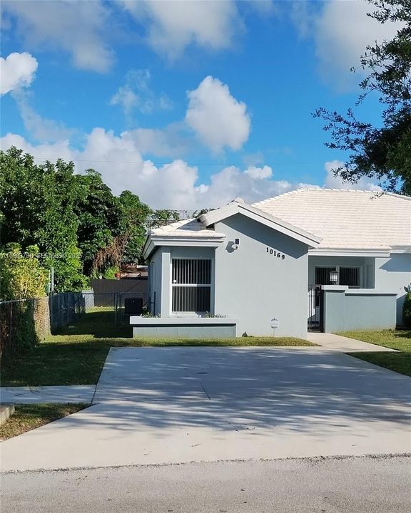 На продажу: $450,000 (3 спален, 2 ванн, 1231 Квадратных фут)