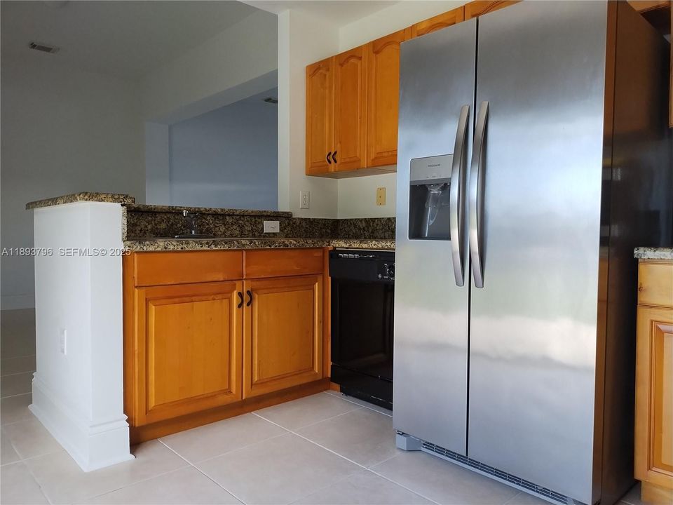 На продажу: $450,000 (3 спален, 2 ванн, 1231 Квадратных фут)