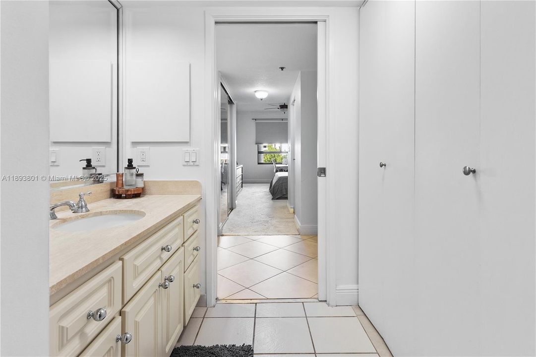 На продажу: $1,200,000 (2 спален, 2 ванн, 1532 Квадратных фут)