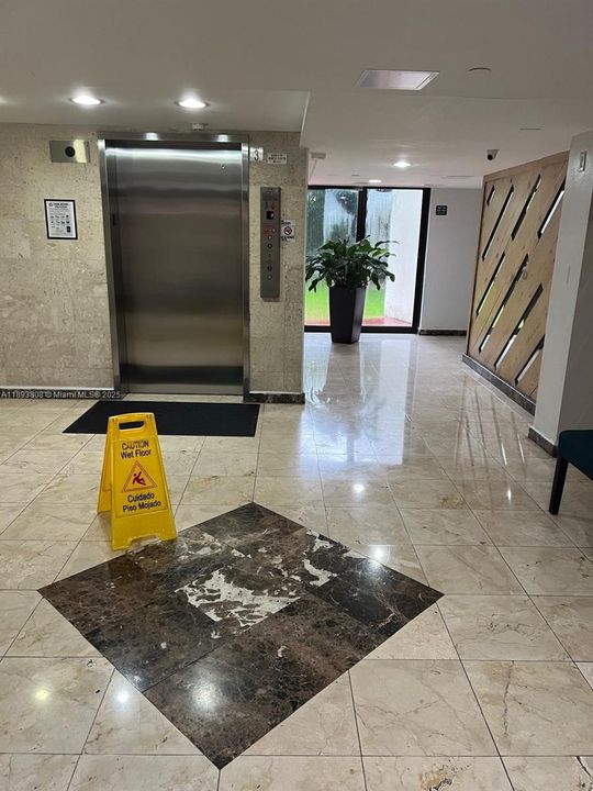 For Rent: $1,800 (1 beds, 1 baths, 767 Square Feet)