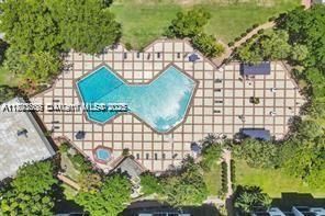 For Rent: $1,800 (1 beds, 1 baths, 767 Square Feet)