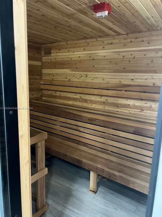 For Rent: $1,800 (1 beds, 1 baths, 767 Square Feet)