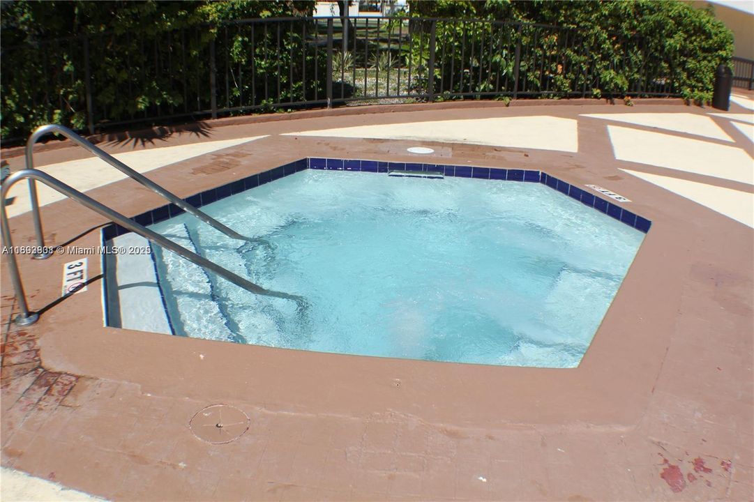 For Rent: $1,800 (1 beds, 1 baths, 767 Square Feet)