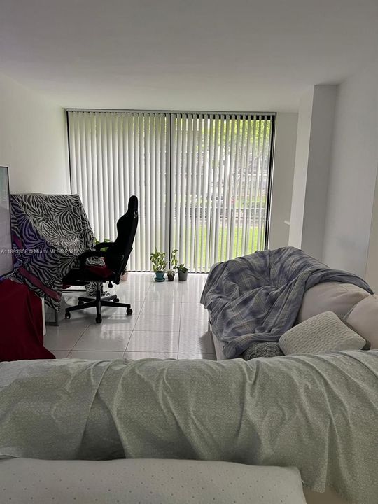 For Rent: $1,800 (1 beds, 1 baths, 767 Square Feet)