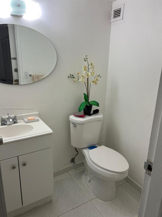 For Rent: $1,800 (1 beds, 1 baths, 767 Square Feet)