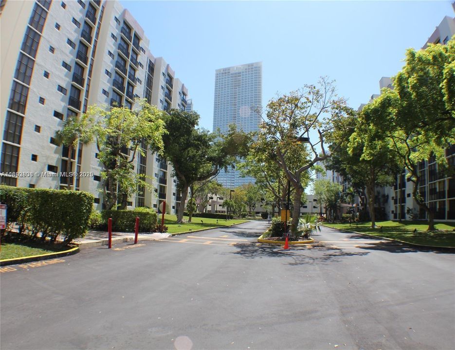 For Rent: $1,800 (1 beds, 1 baths, 767 Square Feet)