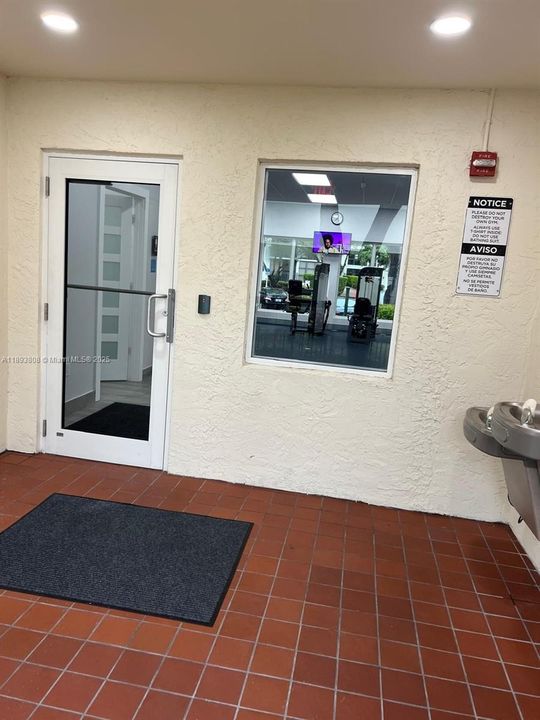 For Rent: $1,800 (1 beds, 1 baths, 767 Square Feet)