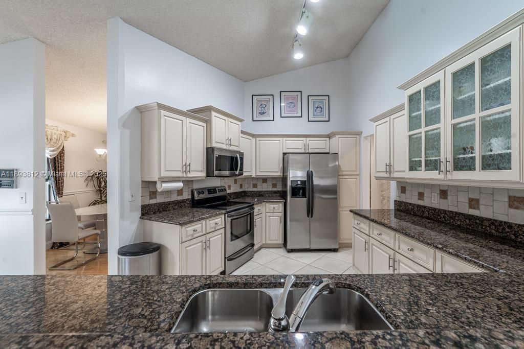 待售: $889,000 (4 贝兹, 3 浴室, 2488 平方英尺)