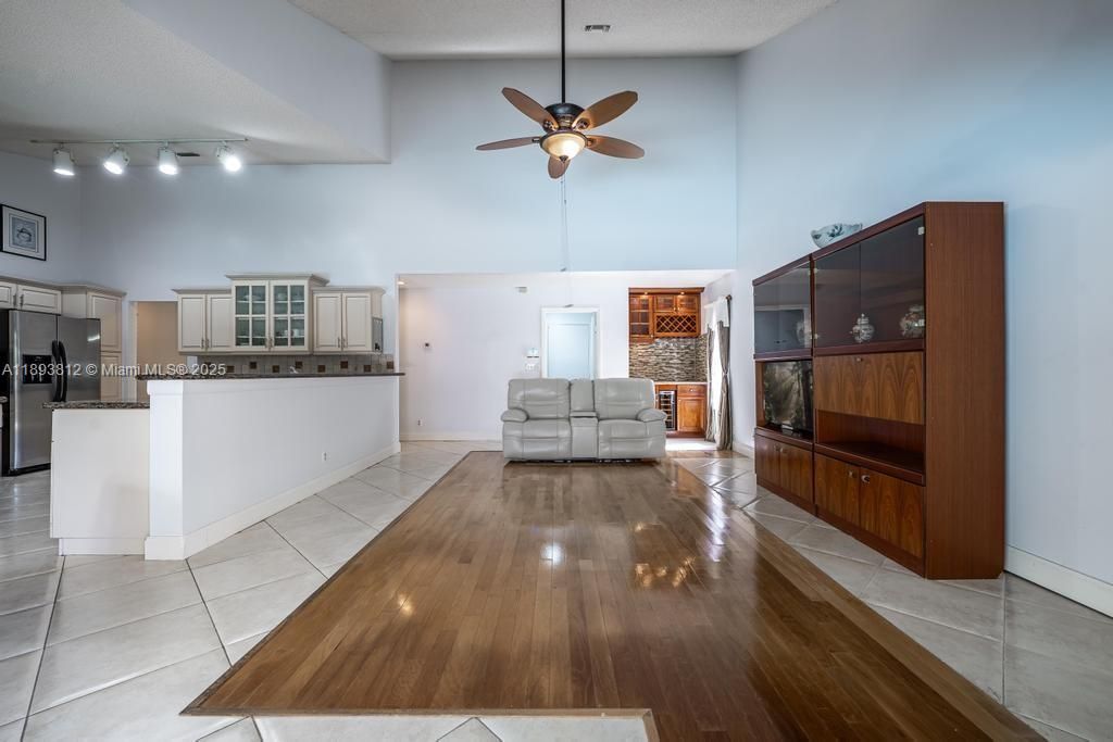 待售: $889,000 (4 贝兹, 3 浴室, 2488 平方英尺)