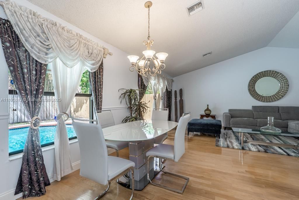 待售: $889,000 (4 贝兹, 3 浴室, 2488 平方英尺)