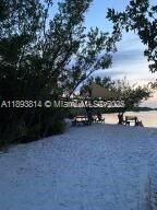 For Rent: $2,600 (2 beds, 1 baths, 768 Square Feet)