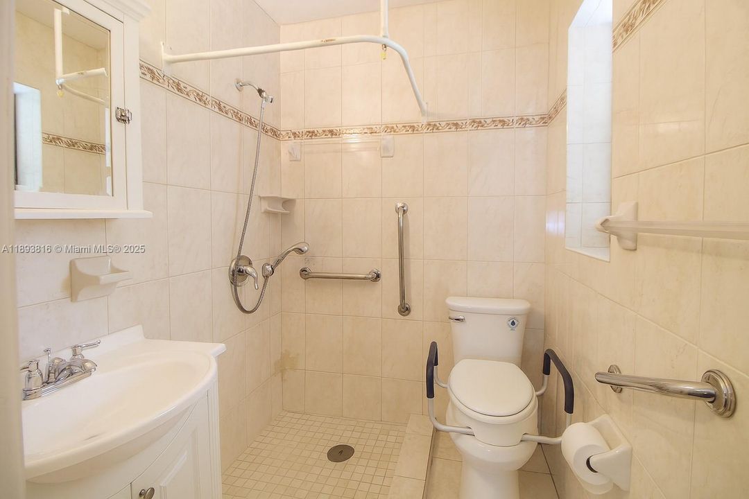 Vendido Recientemente: $850,000 (3 camas, 2 baños, 1660 Pies cuadrados)