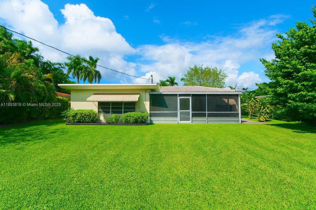 Vendido Recientemente: $850,000 (3 camas, 2 baños, 1660 Pies cuadrados)