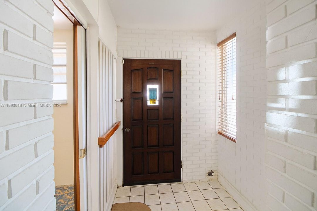 Vendido Recientemente: $850,000 (3 camas, 2 baños, 1660 Pies cuadrados)