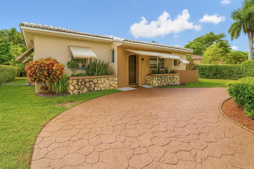 Vendido Recientemente: $850,000 (3 camas, 2 baños, 1660 Pies cuadrados)