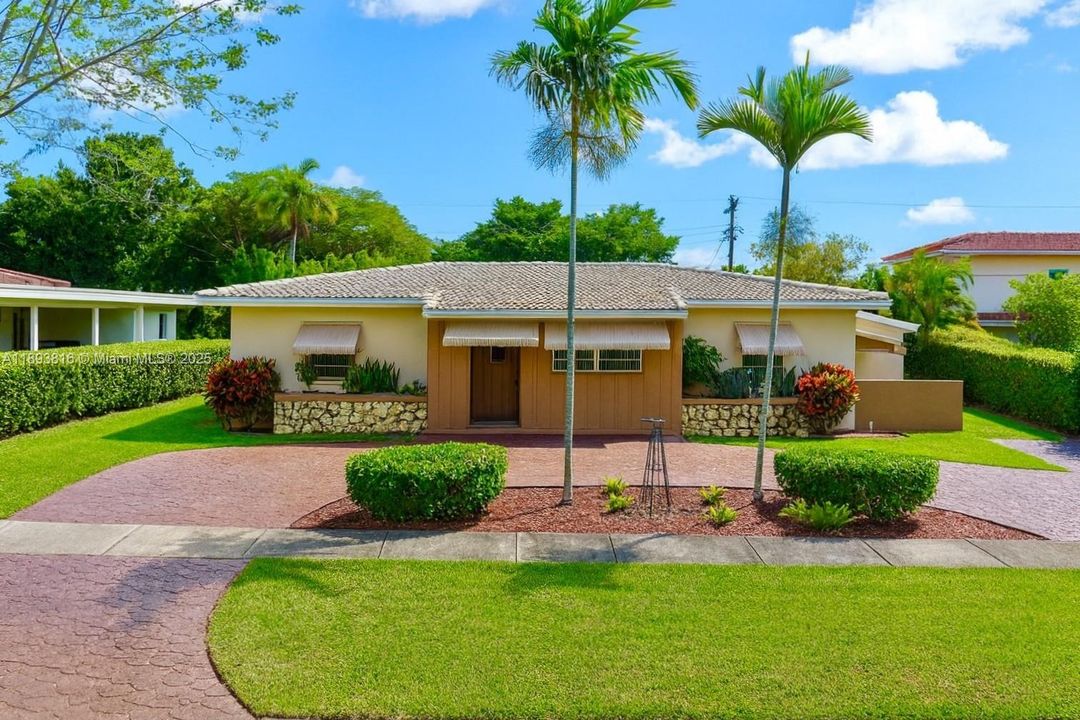 Vendido Recientemente: $850,000 (3 camas, 2 baños, 1660 Pies cuadrados)