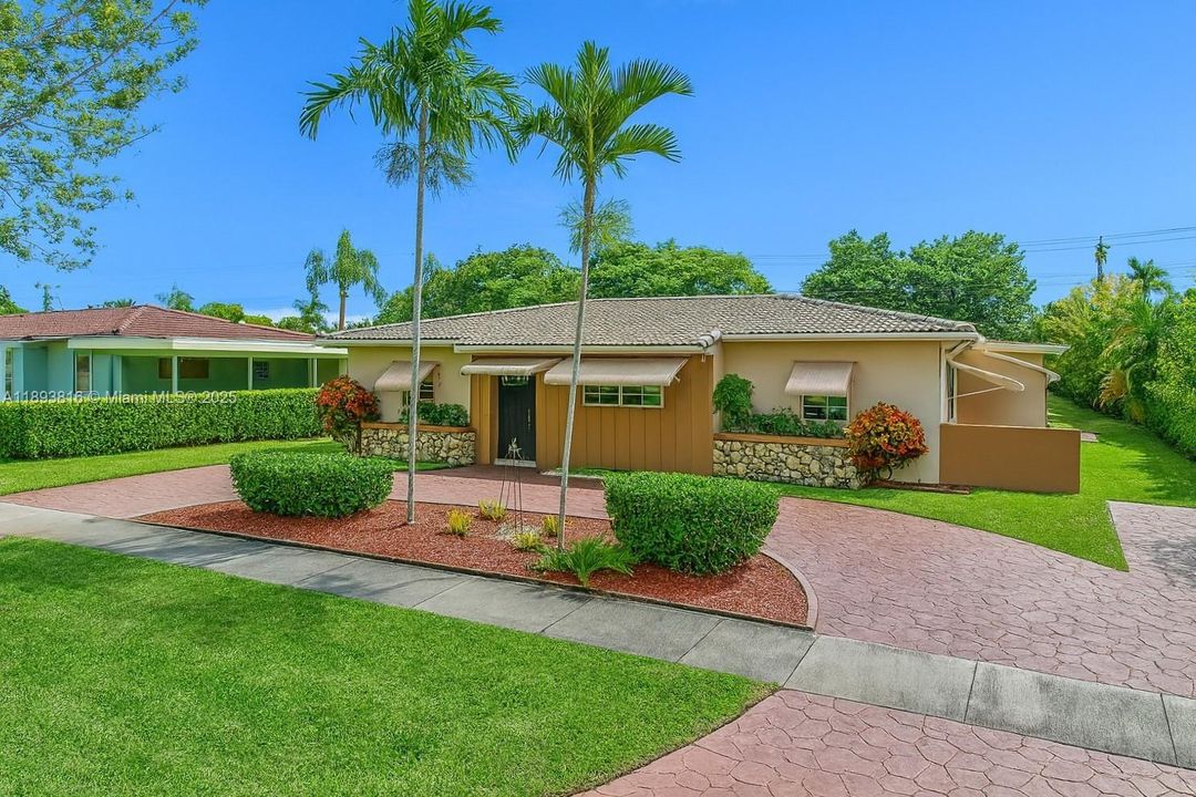 Vendido Recientemente: $850,000 (3 camas, 2 baños, 1660 Pies cuadrados)