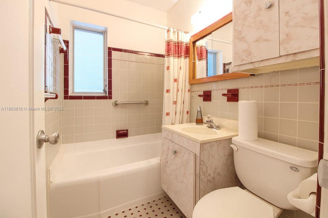 Vendido Recientemente: $850,000 (3 camas, 2 baños, 1660 Pies cuadrados)