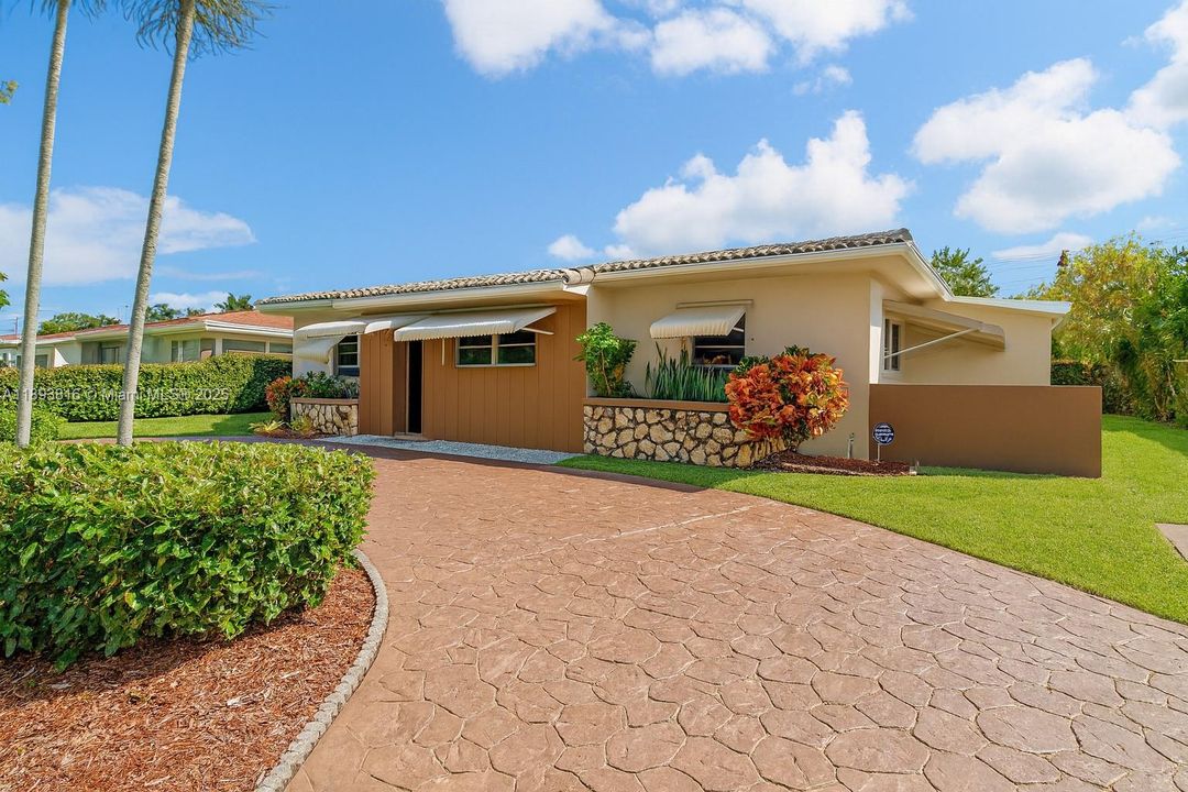 Vendido Recientemente: $850,000 (3 camas, 2 baños, 1660 Pies cuadrados)