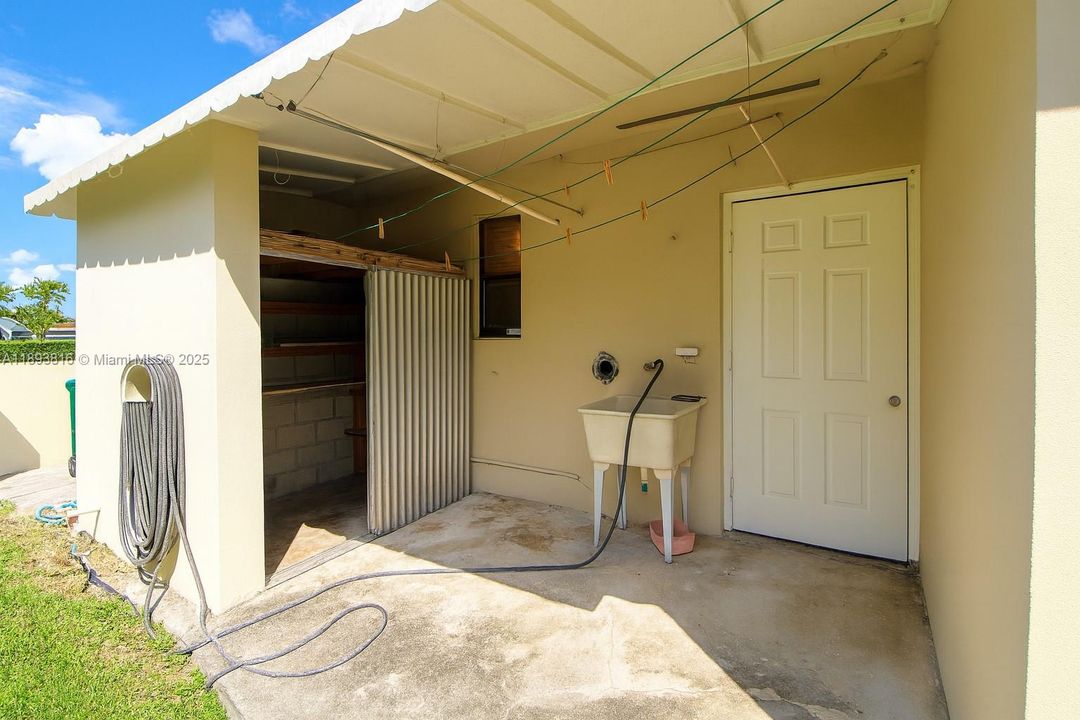 Vendido Recientemente: $850,000 (3 camas, 2 baños, 1660 Pies cuadrados)