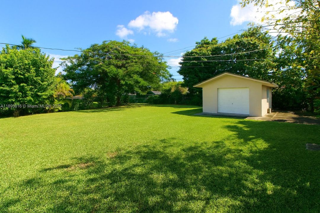 Vendido Recientemente: $850,000 (3 camas, 2 baños, 1660 Pies cuadrados)