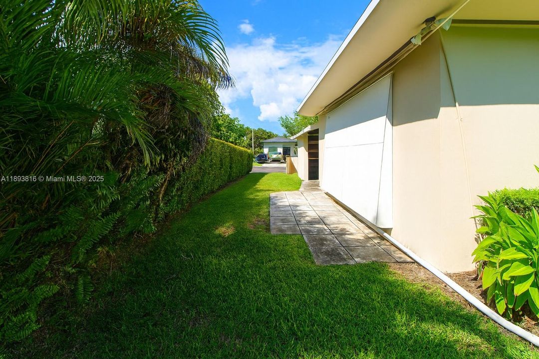 Vendido Recientemente: $850,000 (3 camas, 2 baños, 1660 Pies cuadrados)