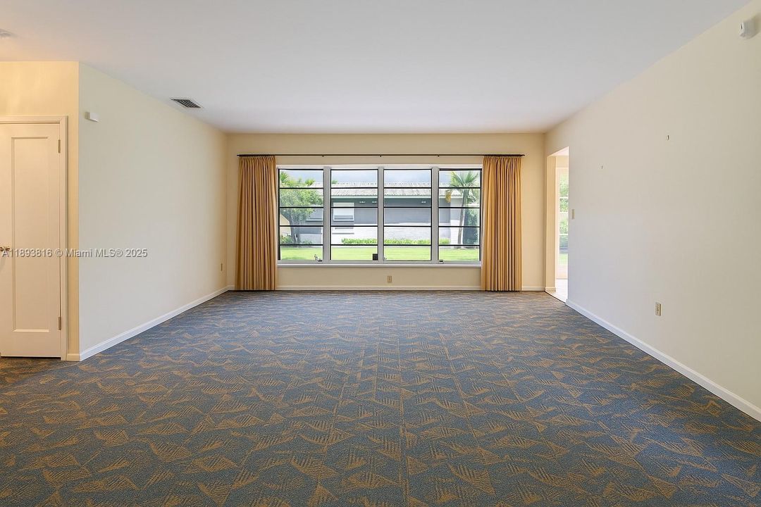 Vendido Recientemente: $850,000 (3 camas, 2 baños, 1660 Pies cuadrados)