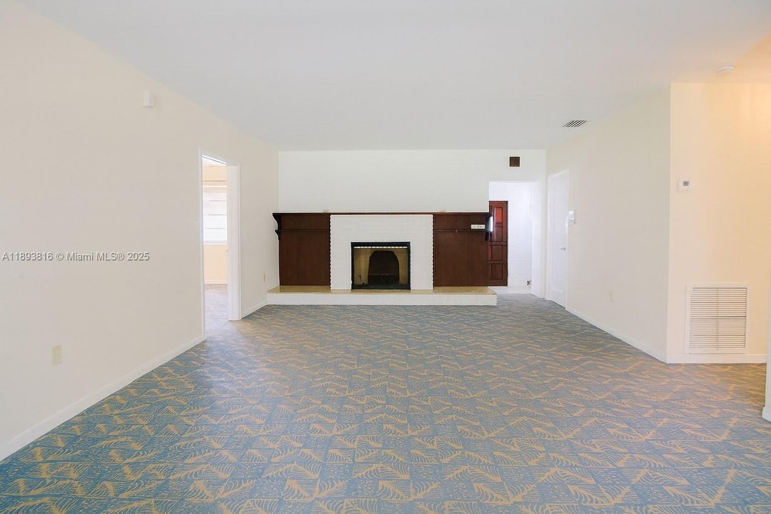 Vendido Recientemente: $850,000 (3 camas, 2 baños, 1660 Pies cuadrados)