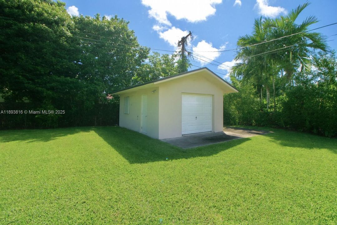 Vendido Recientemente: $850,000 (3 camas, 2 baños, 1660 Pies cuadrados)